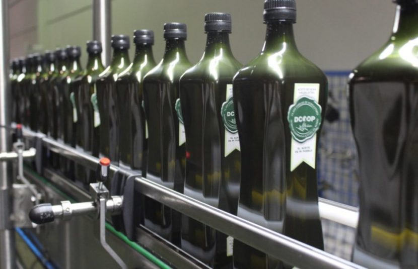 Botellas de aceite de oliva virgen